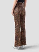 Pantaloni con stampa pitone